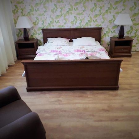 Guest House On Ivana Franka Novyye Petrovtsy Zewnętrze zdjęcie